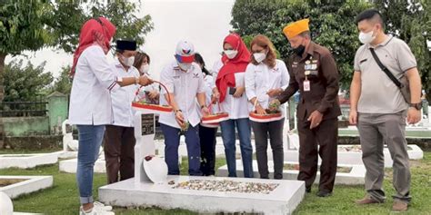 Peringati Hari Pahlawan Perindo Sumut Ziarah Ke Taman Makam Pahlawan