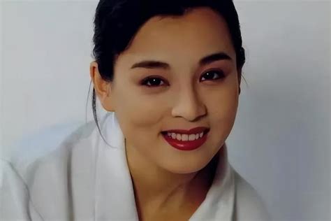 演員趙明明：剛出產房就被離婚，做單親媽媽23年，與女兒相依為命 每日頭條