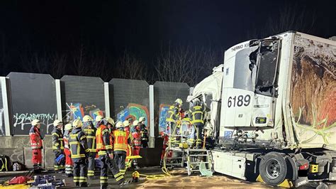 Lkw Fahrer Stirbt Bei A Unfall Langer Stau Einschr Nkungen Ber Stunden