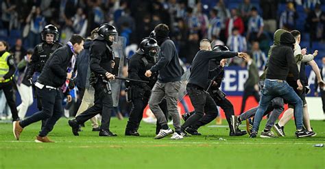 Barcellona Festa Poi Paura Tifosi Espanyol Inseguono I Calciatori In