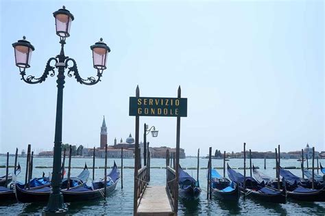 What is a Gondola in Venice? Learn About Venetian Gondolas