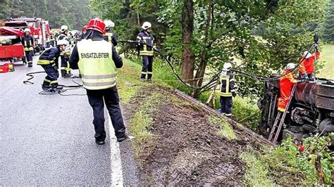 Zwölf Stunden Vollsperrung nach Laster Zusammenstoß bei Katzhütte