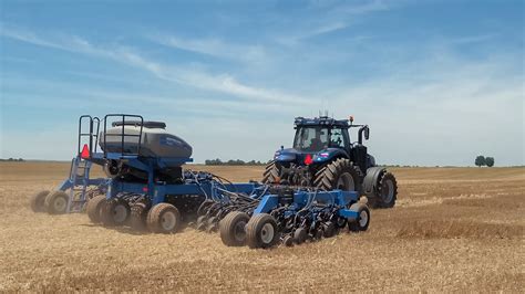 New Holland T8 NHDrive Autonomous Concept Tractor In The Field With The