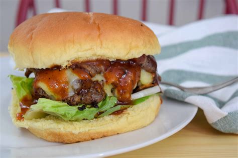 Irish Cheddar And Bacon Pub Burgers The Beard And The Baker