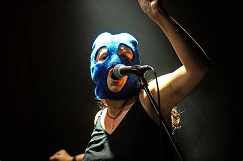 Бунт театр и музыка каким будет шоу группы Pussy Riot в Лондоне ZIMA Magazine