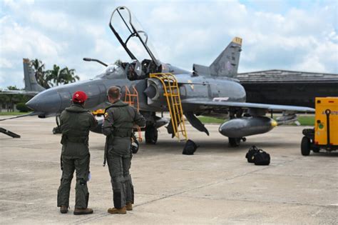 Caças F 16 da Guarda Aérea Nacional da Carolina do Sul participam do