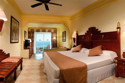 Hotel Riu Palace Vallarta – ScubaCaribe