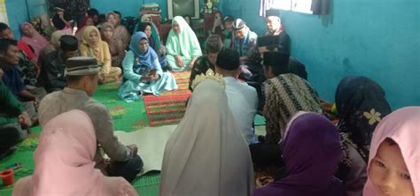 Bahagiakan Warga KUA Berampu Serahkan Adminduk Usai Akad Nikah