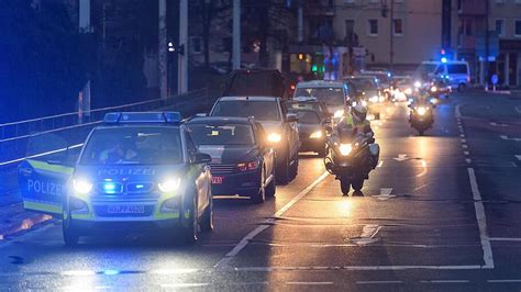 Gegner Der Corona Ma Nahmen Demonstrieren Mit Autokorso In W Rzburg