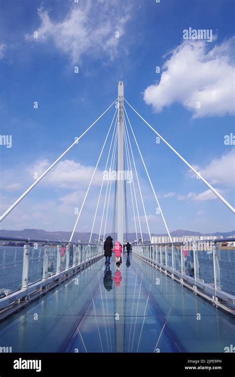 Korean Mirror Bridge Stock Photo Alamy