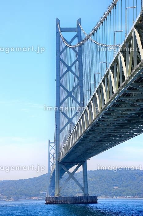 淡路島への架け橋・完成時は世界最長の吊橋 パールブリッジこと【明石海峡大橋】の写真素材 [257085631] イメージマート