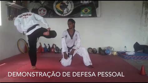 Demonstra O De Defesa Pessoal Taekwondo Youtube