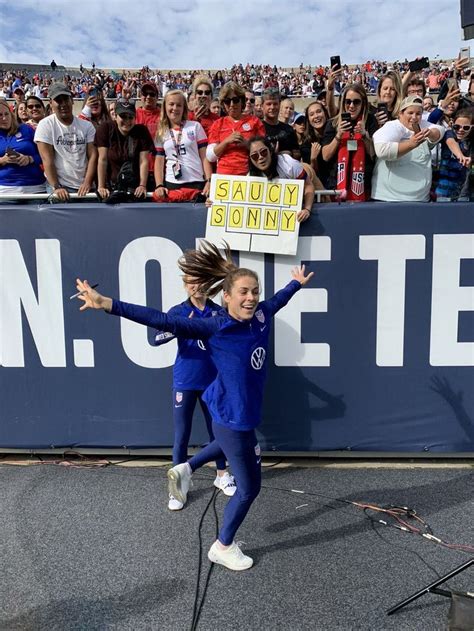 Kelley O Hara And Emily Sonnett Futebol Feminino Futebol Ideias Fashion