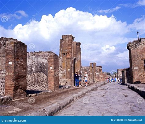 Via Dell Abondanza Pompeii Editorial Stock Image Image Of Sunny