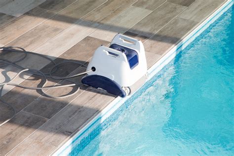 Conseils pour bien choisir un robot piscine électrique