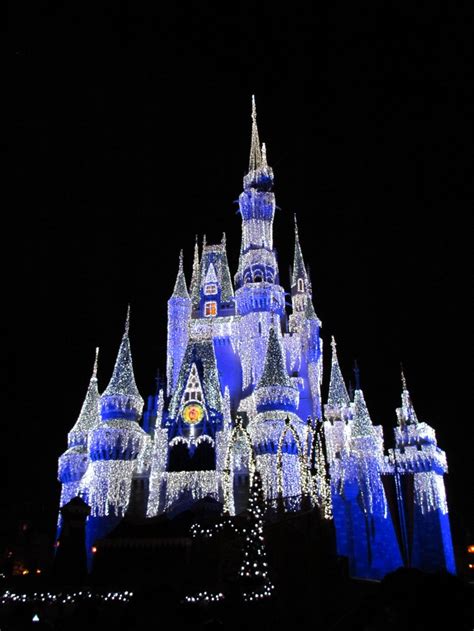 Cinderellas Castle Dream Lights Only At Christmas Time At Walt Disney