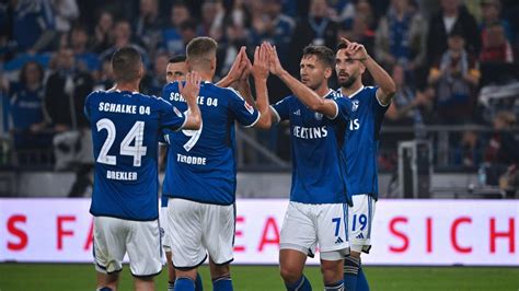 Schalker Sieg Gegen Kaiserslautern Drei Punkte Und Luft Nach Oben