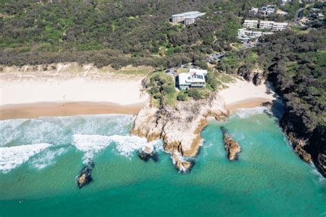 Is North Stradbroke Island worth visiting?