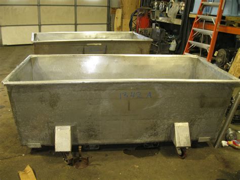 300 GALLON HORIZONTAL S.S. TUB