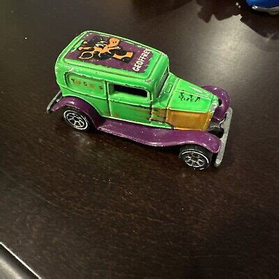 1998 Hot Wheels Toys R Us Geoffrey Lime Green Ford Truck Minty Fresh