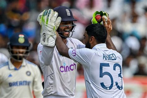 Ben Foakes And Rehan Ahmed Celebrate A Wicket Espncricinfo