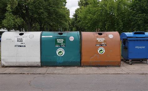 Tempat Sampah Pemilah Sampah Lembar Tempat Sampah Kantor Foto Latar