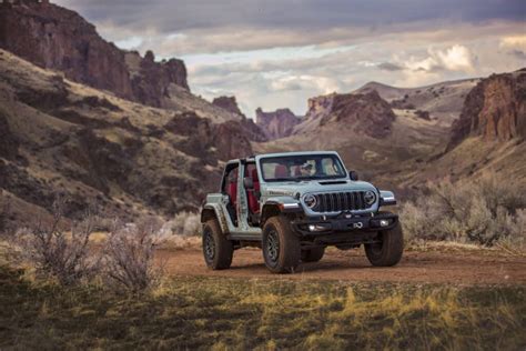 Jeep Unveils Updated 2024 Wrangler At NYIAS