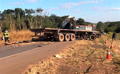 Identificados Tr S Mortos Em Colis O Entre Carretas Na Br Entre