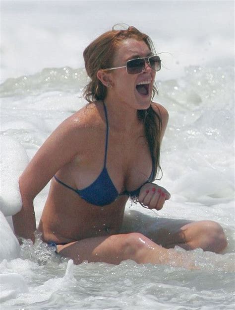 Lindsay Lohan In Bikini On The Beach 17 Photos Izismile