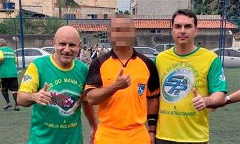 Ex Assessor De Flávio Bolsonaro Fez Saques Em 14 Bairros Aponta