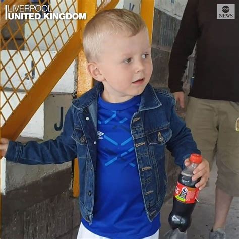 Abc Newsさんのインスタグラム動画 Abc Newsinstagram 「in Awe A Little Soccer Fan S Face Says It All While