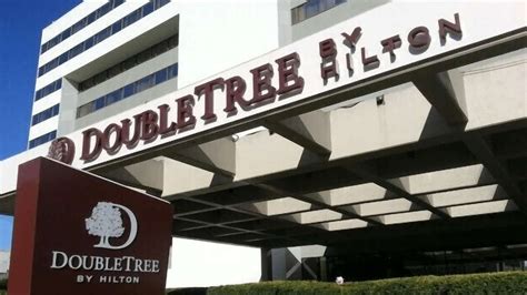 DoubleTree by Hilton Hotel - 225 Water St Parking | Way