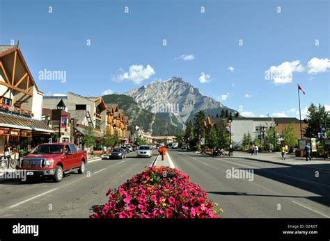 Banff Canada August 04 Street View Of Famous Banff Avenue In A