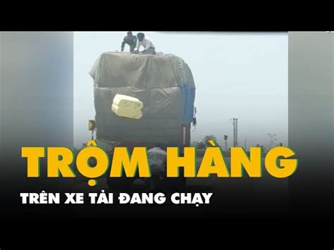 Quá nhanh quá nguy hiểm nhóm trộm hàng trên xe tải đang chạy như phim