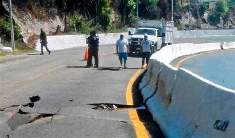 Fuga De Agua Causa Socav N En La Esc Nica De Acapulco El Segundero