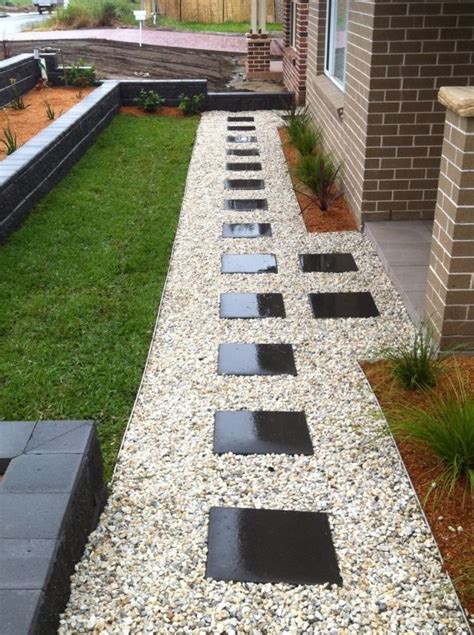 Stepping Stone Path In Gravel Homystyle