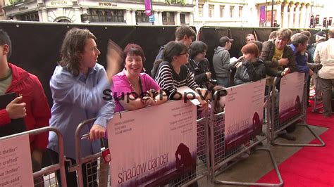 Atmosphere Fans And Signs At The Shadow Dancer Uk Premie Youtube