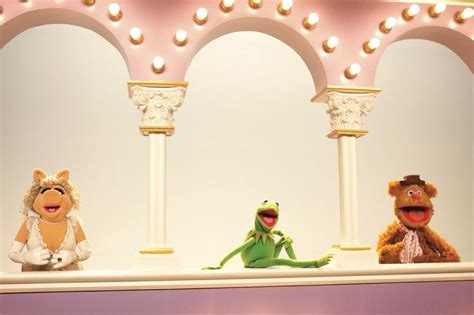 The Muppet Show Characters Are Posed In Front Of An Arch With Lights