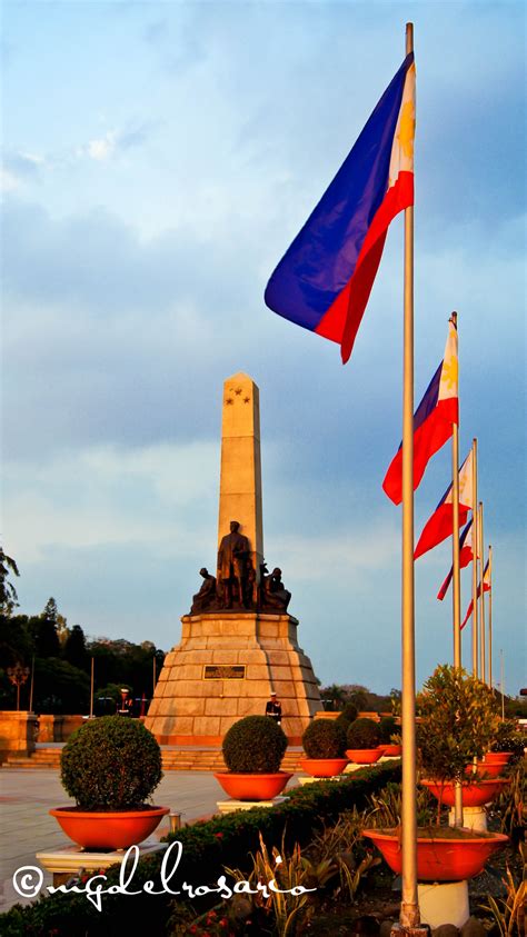 Rizal Park - Stroll, reflect, and celebrate Filipino heroes.