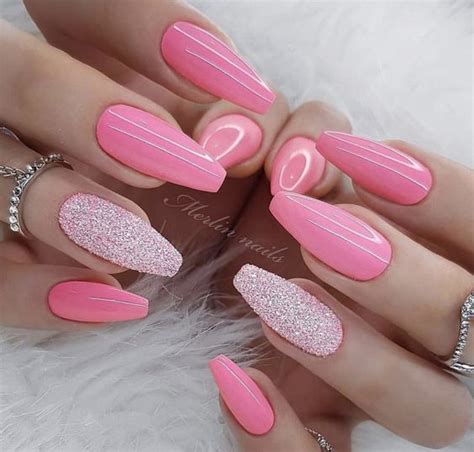 30 Stunning Pink Nails With Glitter Accent Móng Tay