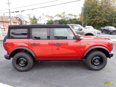 Hot Pepper Red Metallic 2022 Ford Bronco Black Diamond 4x4 4 Door