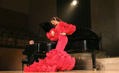 Joana Jiménez cerró el Festival Flamencos y Mestizos a ritmo de copla