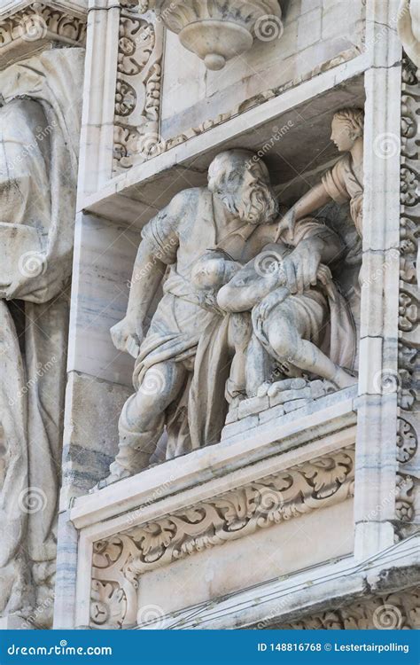 Las Esculturas De Los Santos Y De Los M Rtires Que Adornan La Catedral