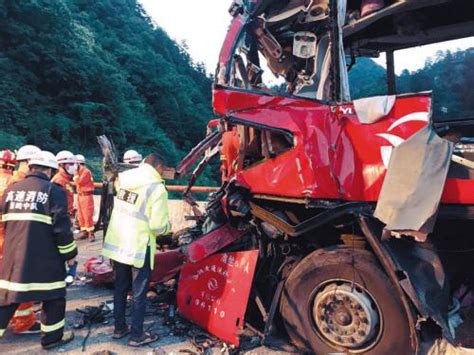 成都至洛阳一大客撞秦岭隧道 36死13伤 疲劳驾驶和洞口设计弊端或为事故根源新闻频道中国青年网