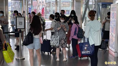 台鐵號誌異常列車延誤 基隆站通勤族急跳腳 自由電子報 Line Today