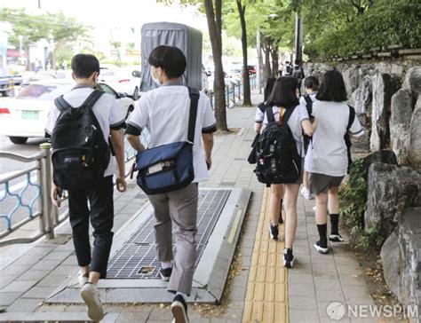 인권위 고교생 교내 휴대전화 사용 금지는 과도한 자유 제한 네이트 뉴스