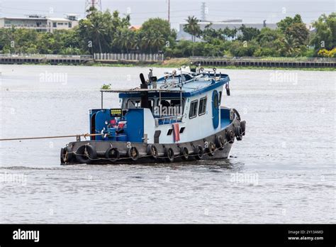 Bridge construction & Barge Stock Photo - Alamy