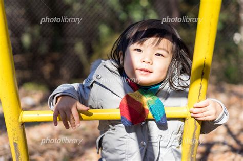 遊具で遊ぶ子ども 写真素材 [ 5031807 ] フォトライブラリー Photolibrary