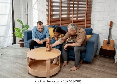 Vieux et jeunes gay résultats mille dimages libres de droits de photos de stock et d