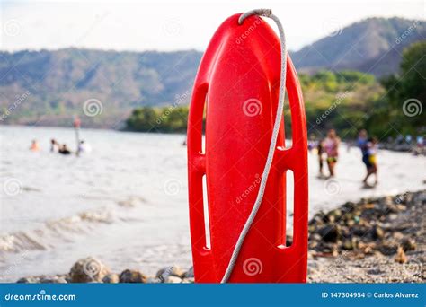 Ma Tre Nageur Rouge De Sauveteur En Sable La Plage Photo Stock